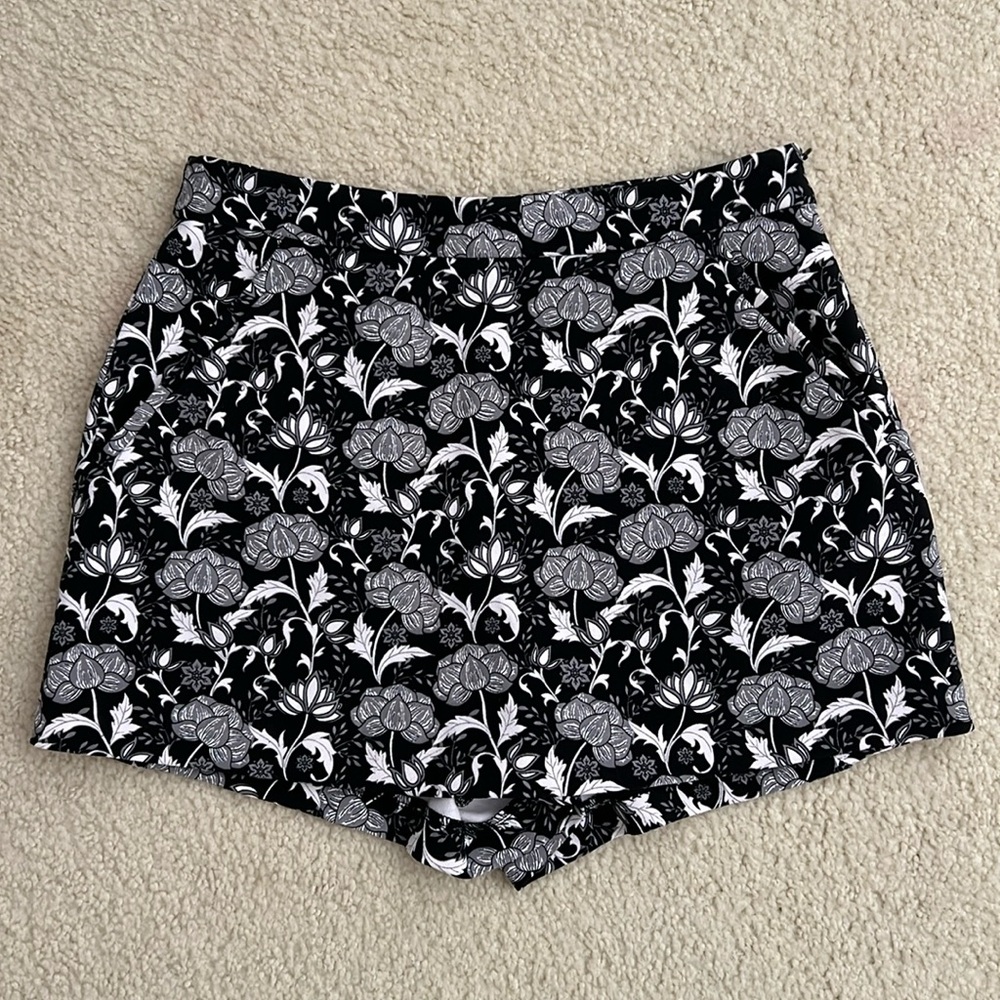 Black/Gray Pattern Skort - image 1